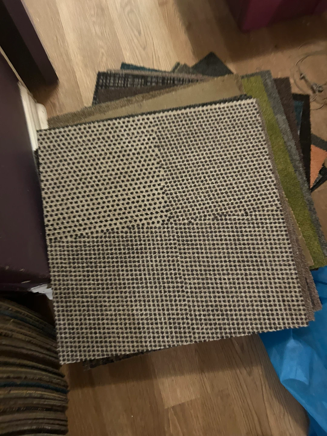 Carpet Tiles Assorted Colours & Textures - photo 3