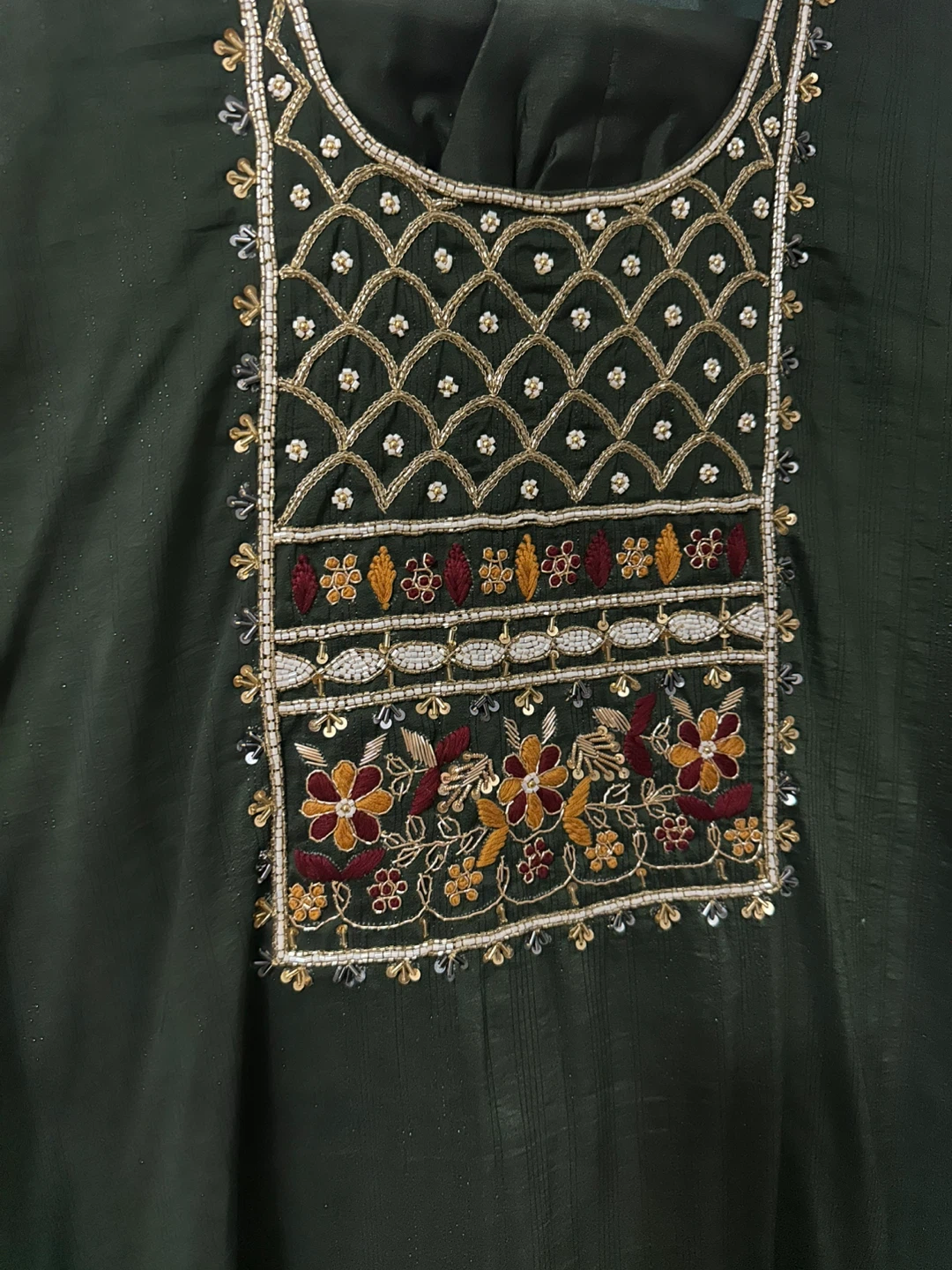 Green Embroidered suit - photo 4