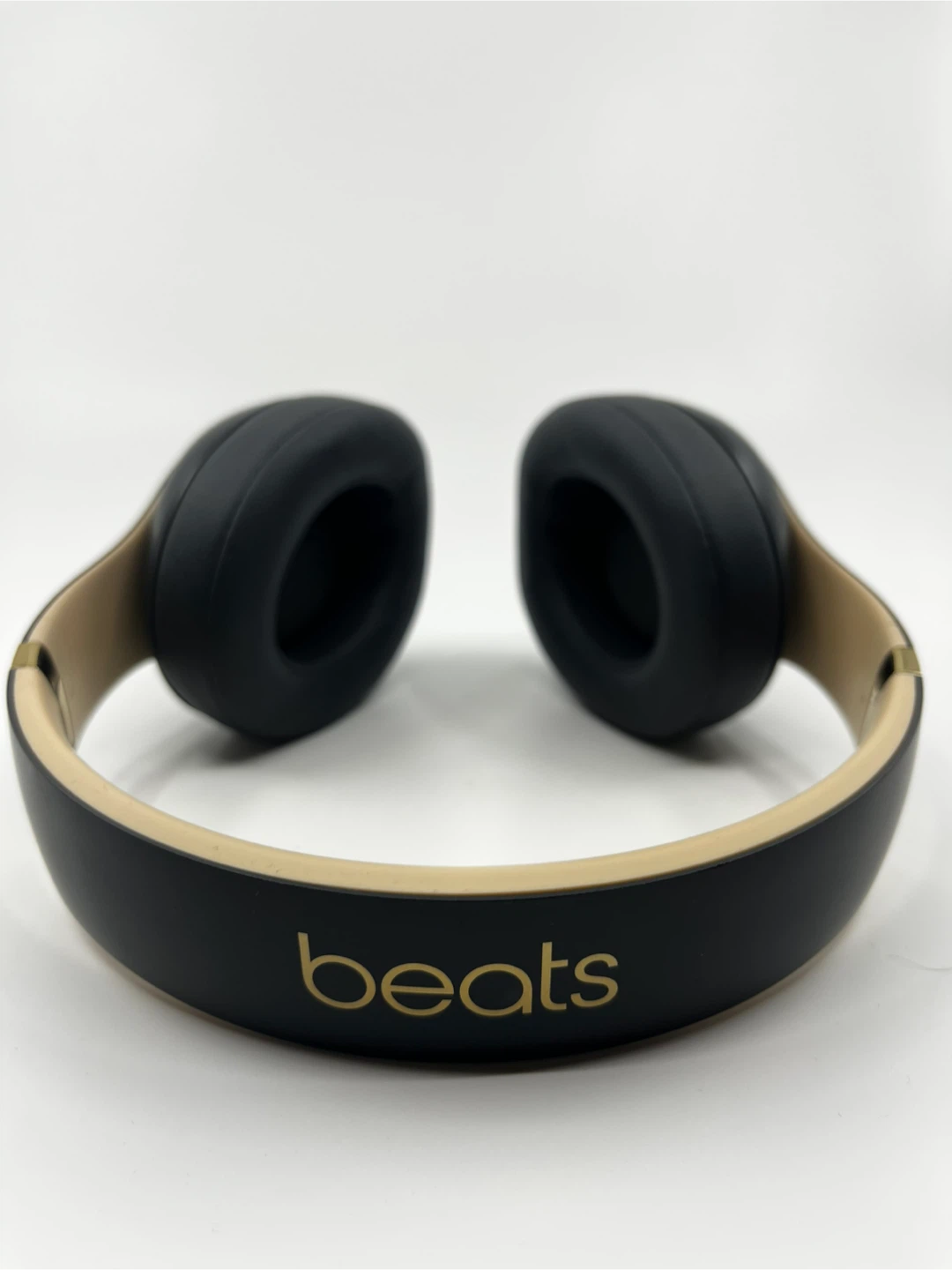 Beats Studio3 Wireless Headphones - Black & Gold - photo 2