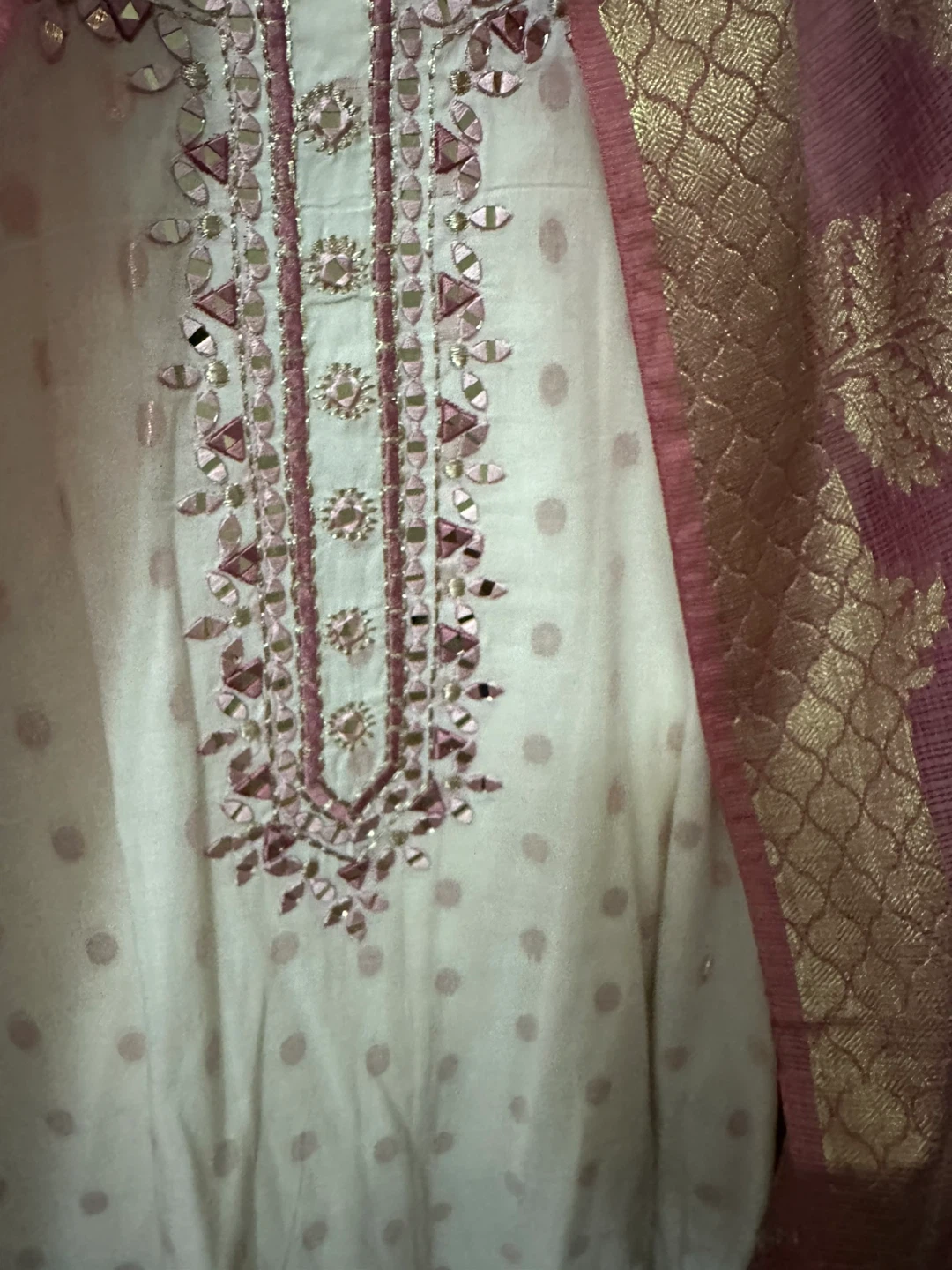 Embroidered suit with Dupatta - photo 3