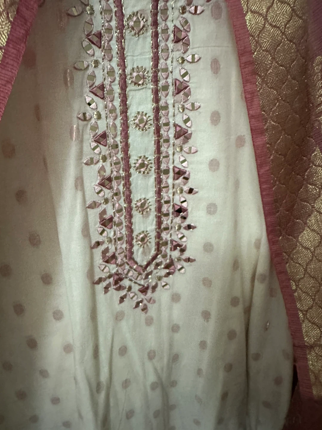Embroidered suit with Dupatta - photo 4