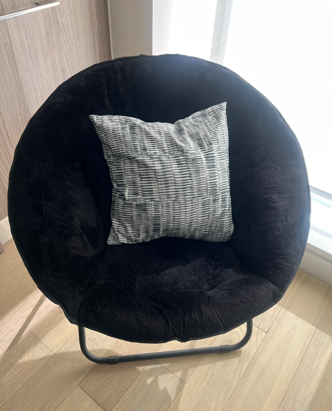 Black Portable Papasan/Moon Chair