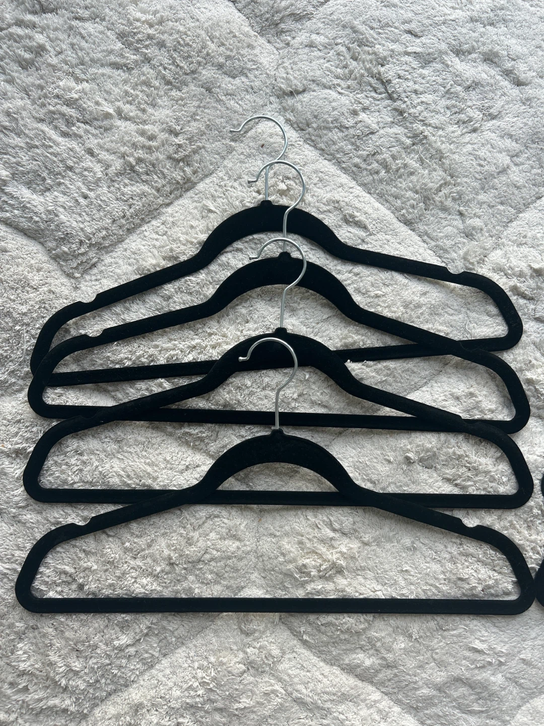 10 Black Velvet Hangers - photo 2