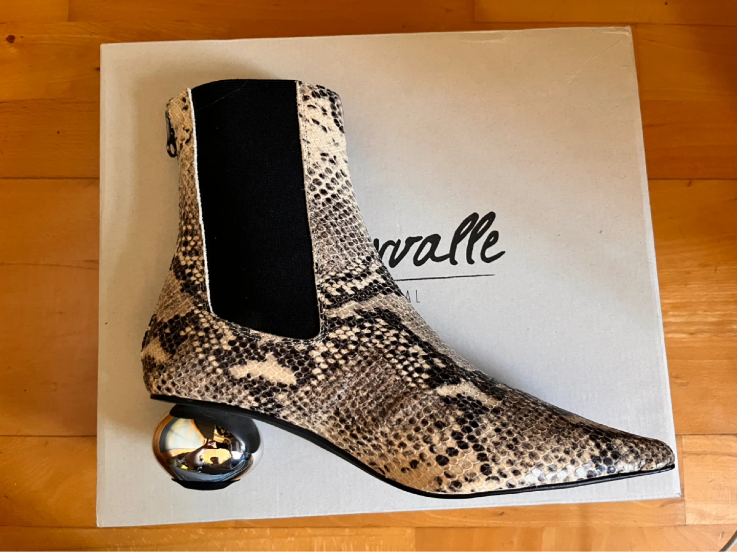 NEW Size 36  Ankle Boots