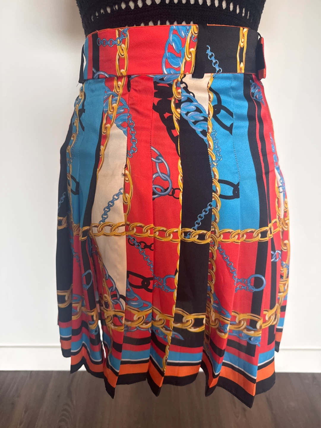 Zara Pleated Mini Skirt with Chain Print - XS - photo 3
