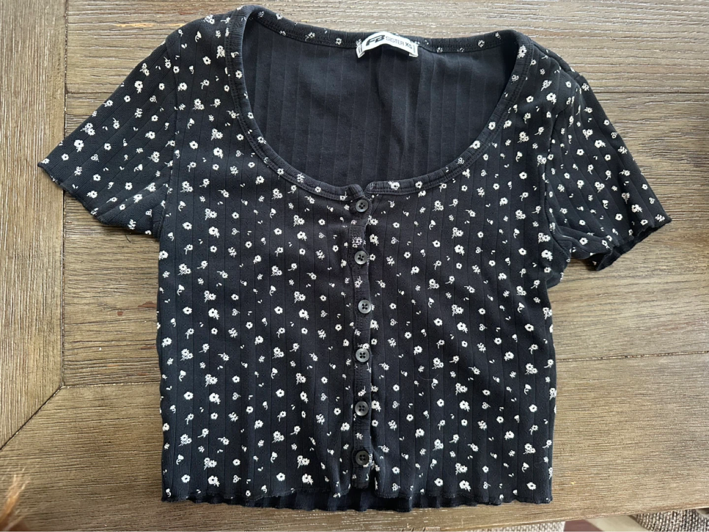 FB Sister Black Floral Button-Up Crop Top - photo 2