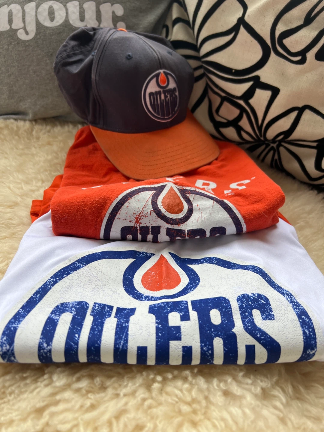 Edmonton Oilers Hat and T-shirts Bundle - photo 3