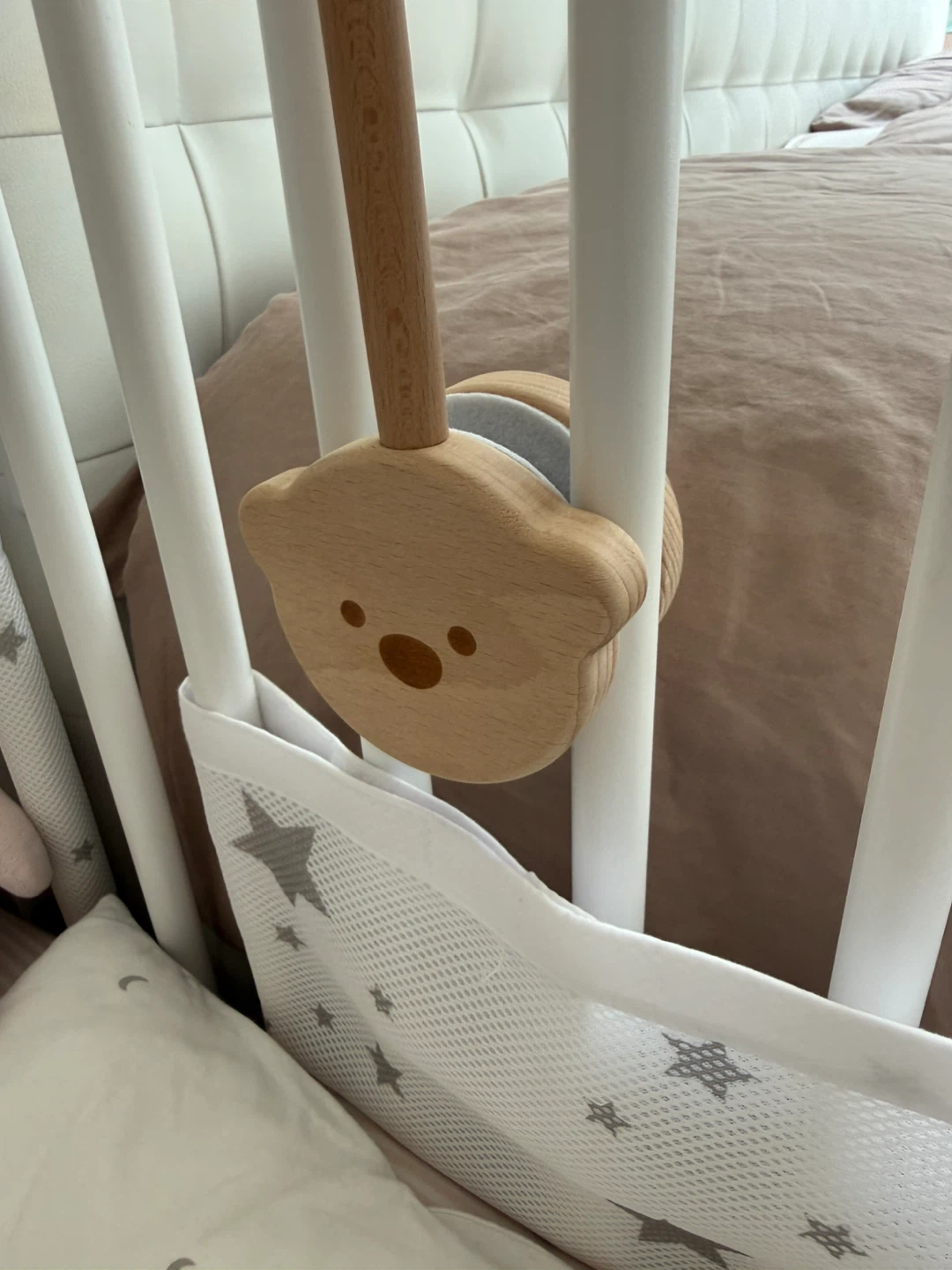 Crib nursery felt mobile with arm - Like New - photo 4