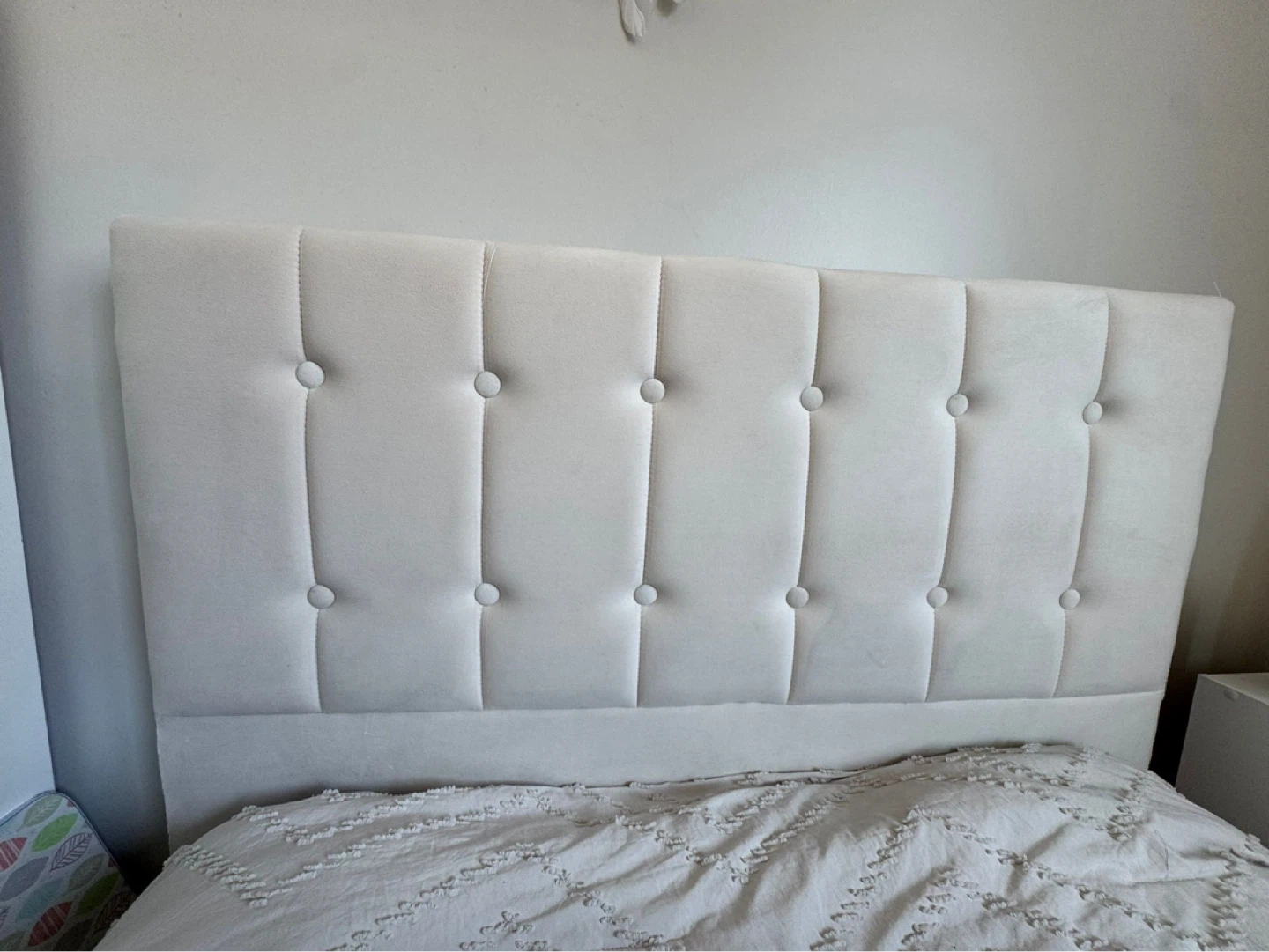 White Tufted Headboard - Single/Twin Size - photo 4