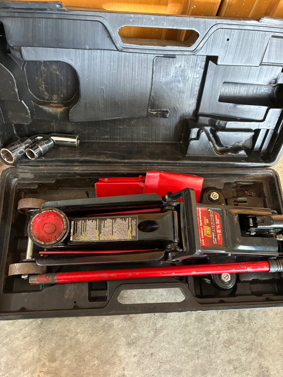 Car jack with case