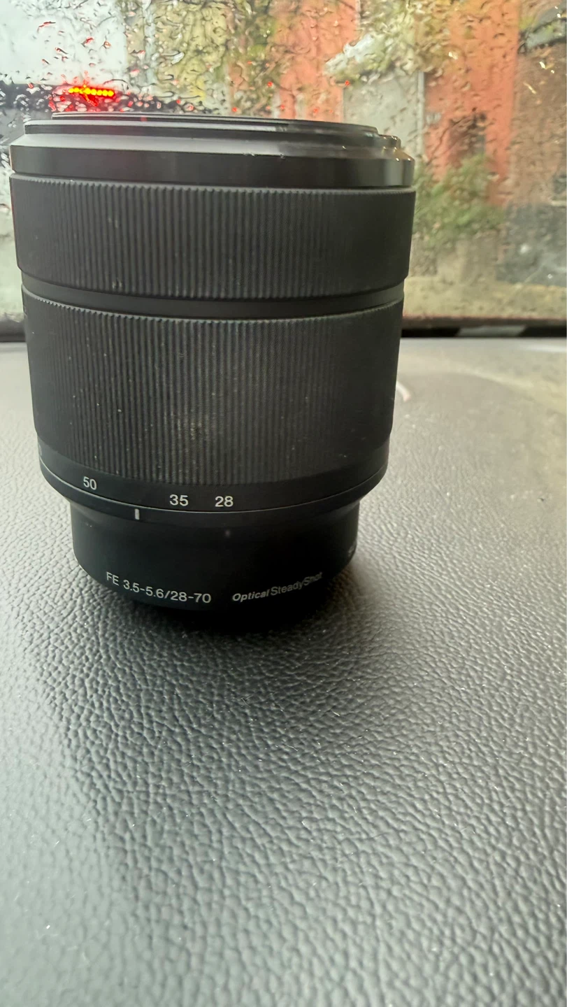 Sony FE 28-70mm f/3.5-5.6 OSS Lens - photo 2