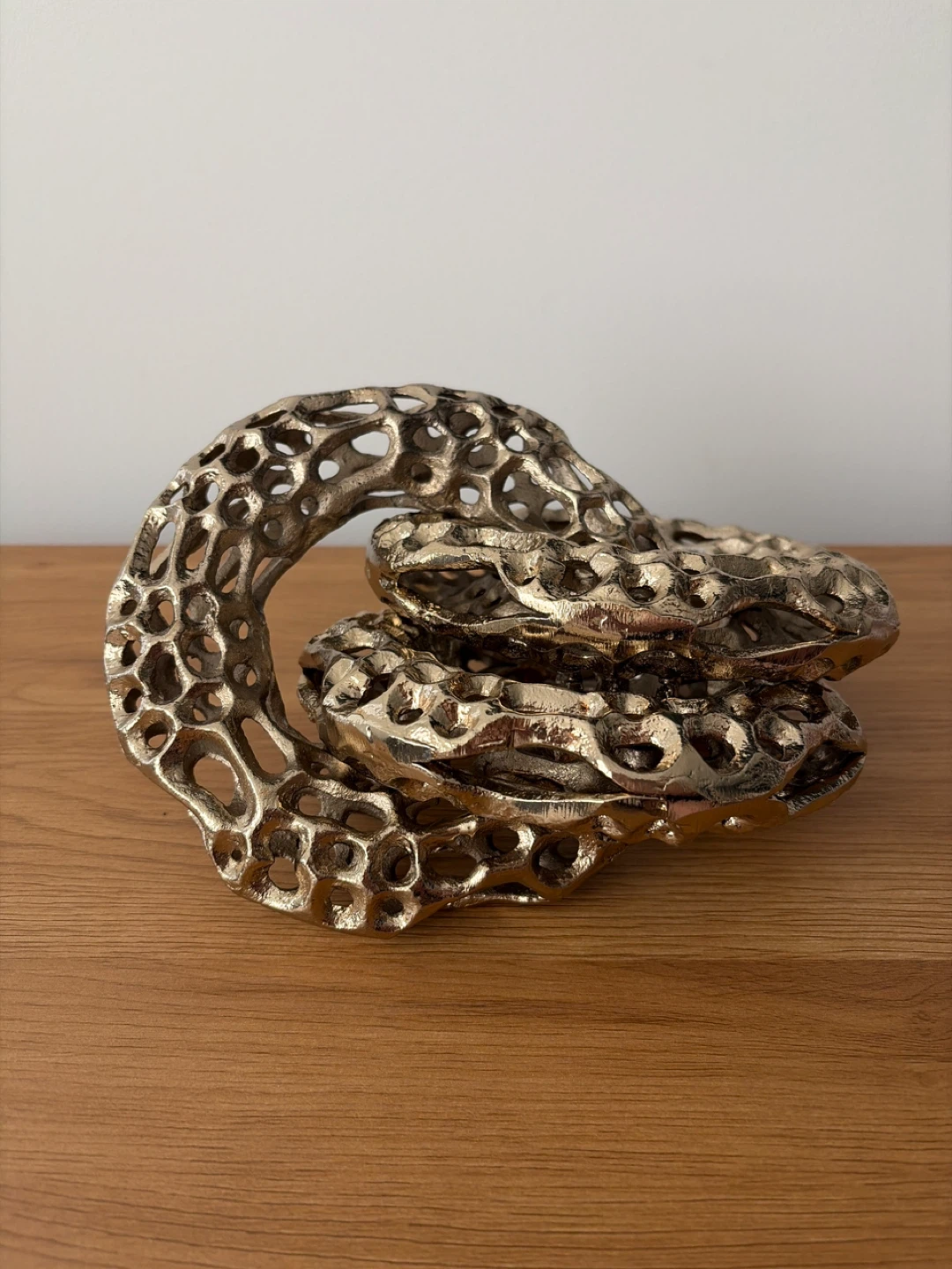 Decorative Gold Interlocking Rings Sculpture - photo 3