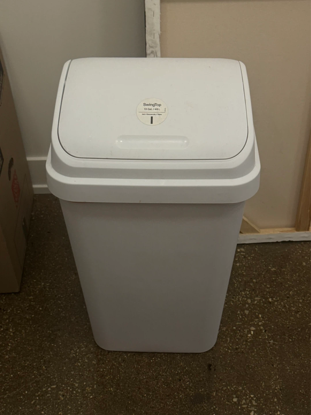 [Moving Sale] Sterilite 13 Gal. Swing Top Wastebasket - photo 2