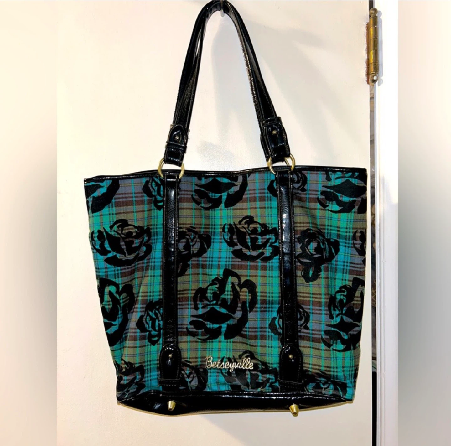 Betsey Johnson Betseyville Tote Bag - photo 2