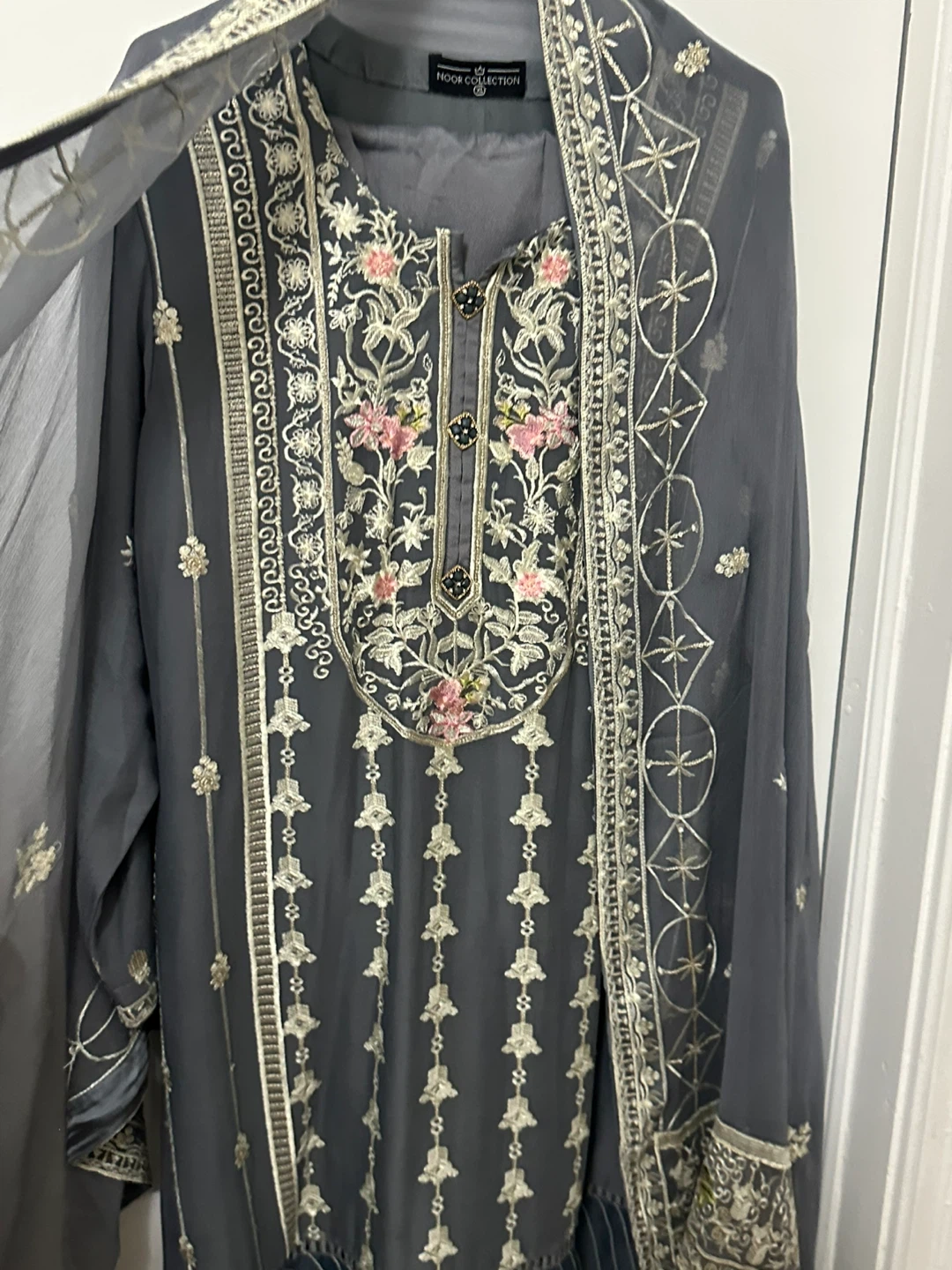 Light Grey Embroidered suit with Dupatta - photo 5