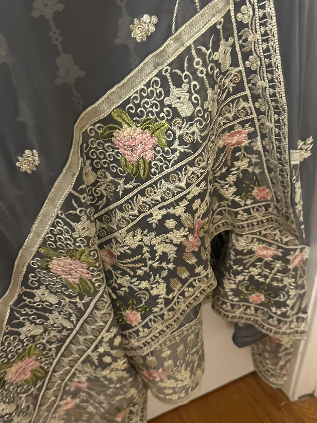 Light Grey Embroidered suit with Dupatta - photo 4
