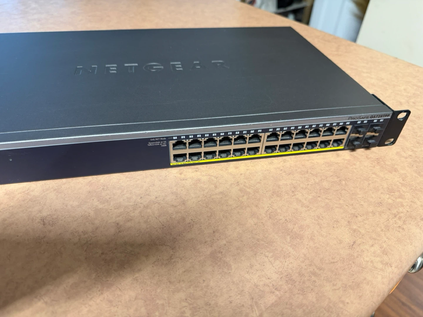 NETGEAR ProSAFE GS728TPP Network Switch - photo 4