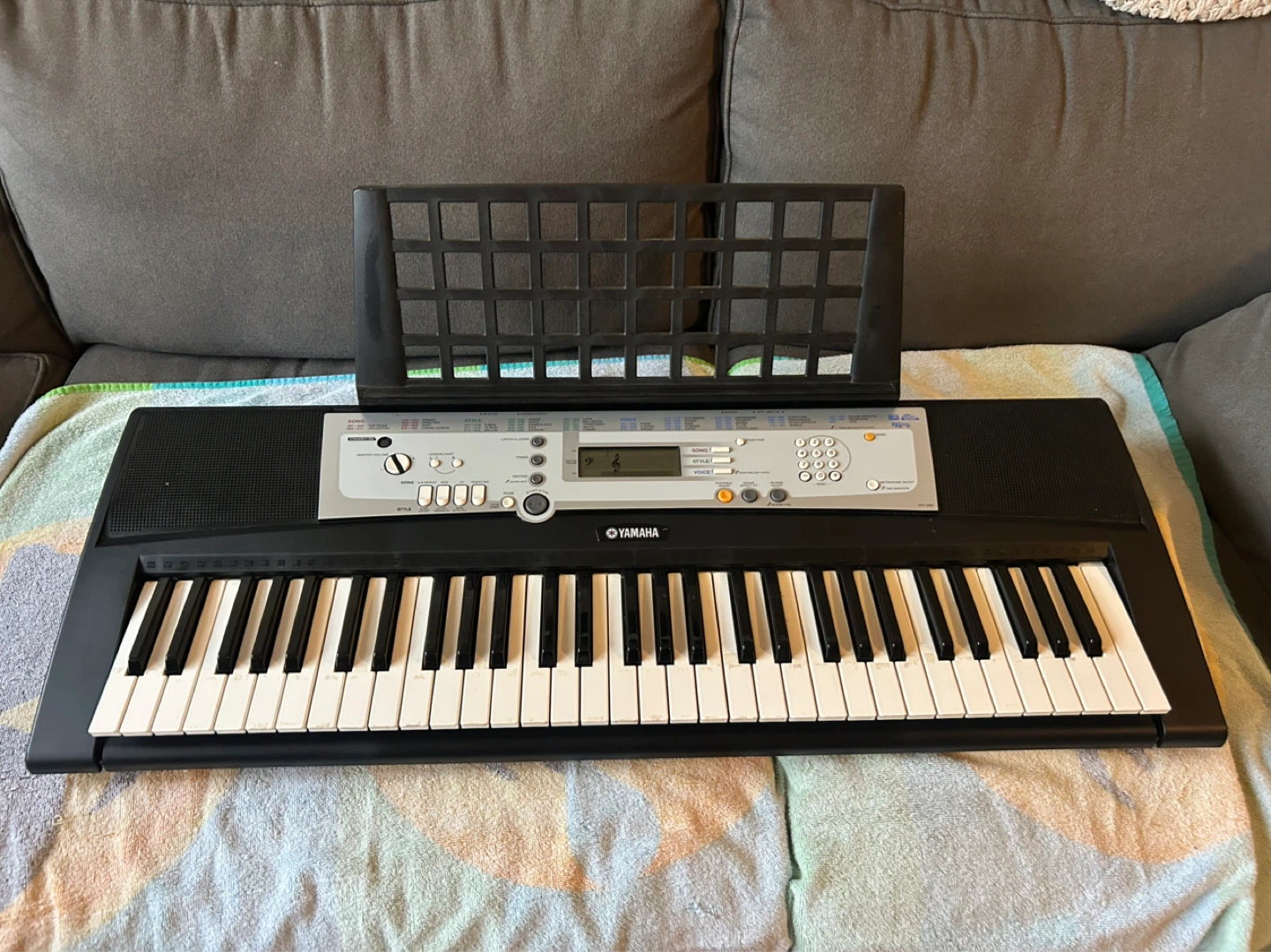 Yamaha YPT-200 Portable Keyboard