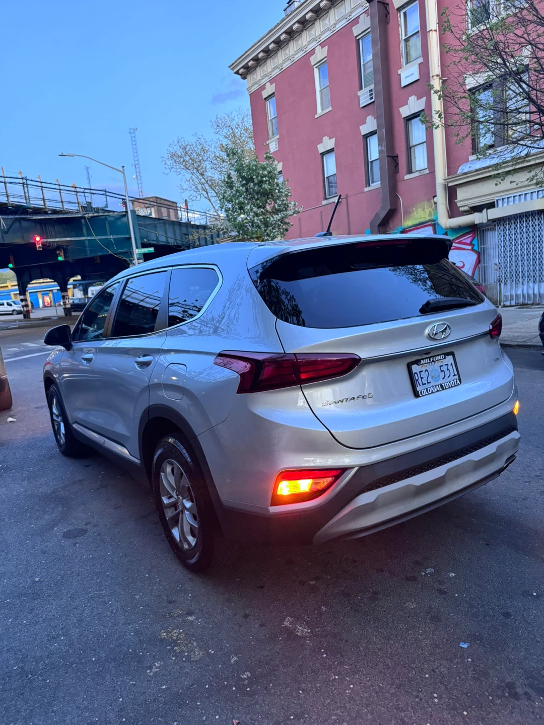 Hyundai Santa Fe SUV - photo 4