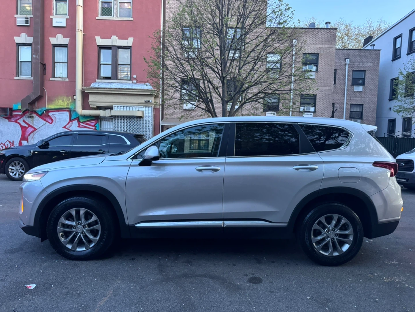 Hyundai Santa Fe SUV - photo 3
