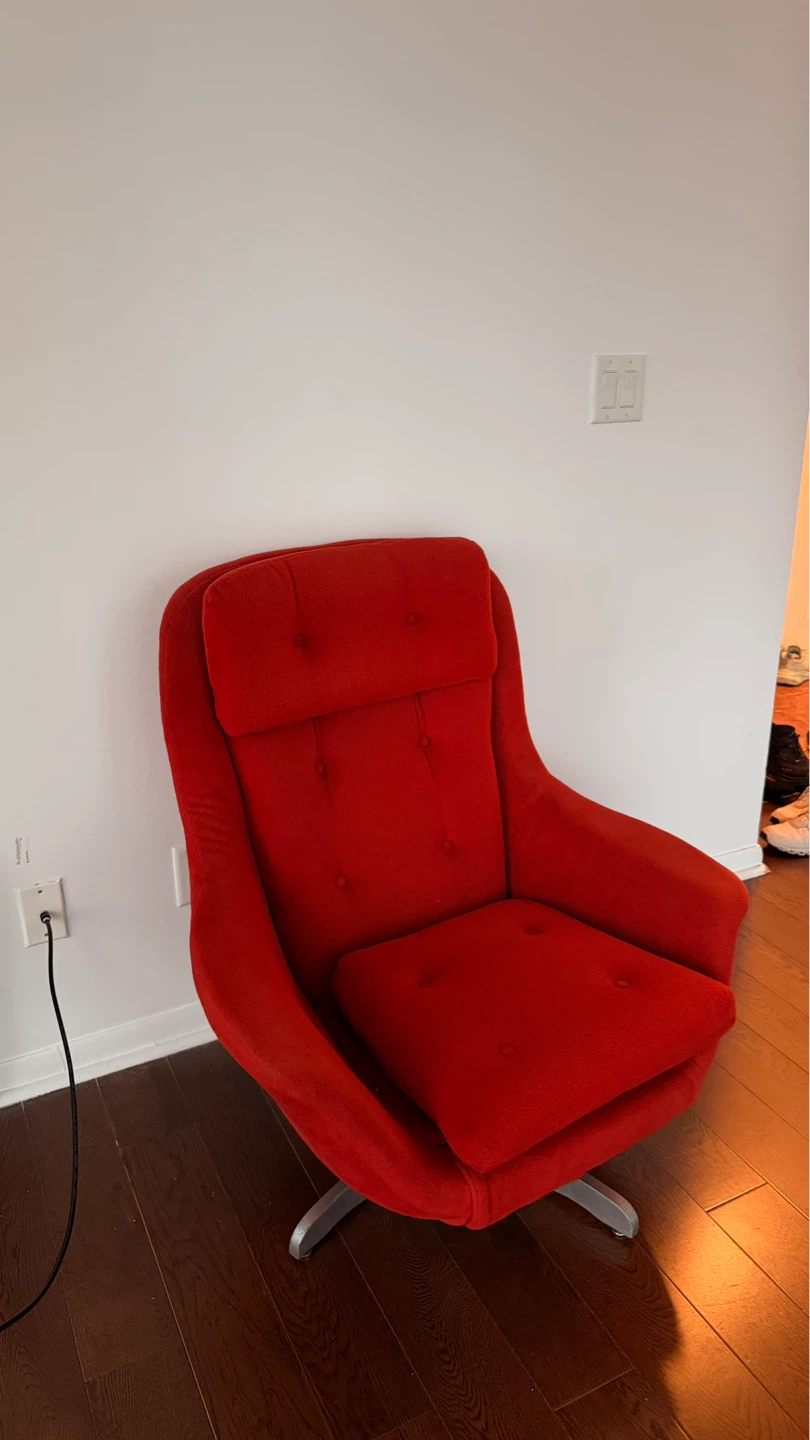 Moving out sale - Orange Accent Chair - photo 3