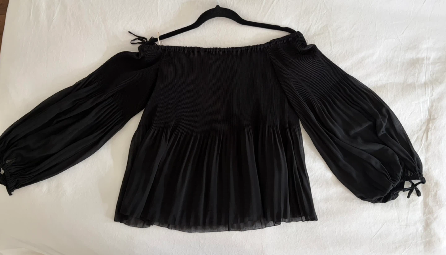 Wilfred by Aritzia Black Off-the-Shoulder Blouse - photo 3