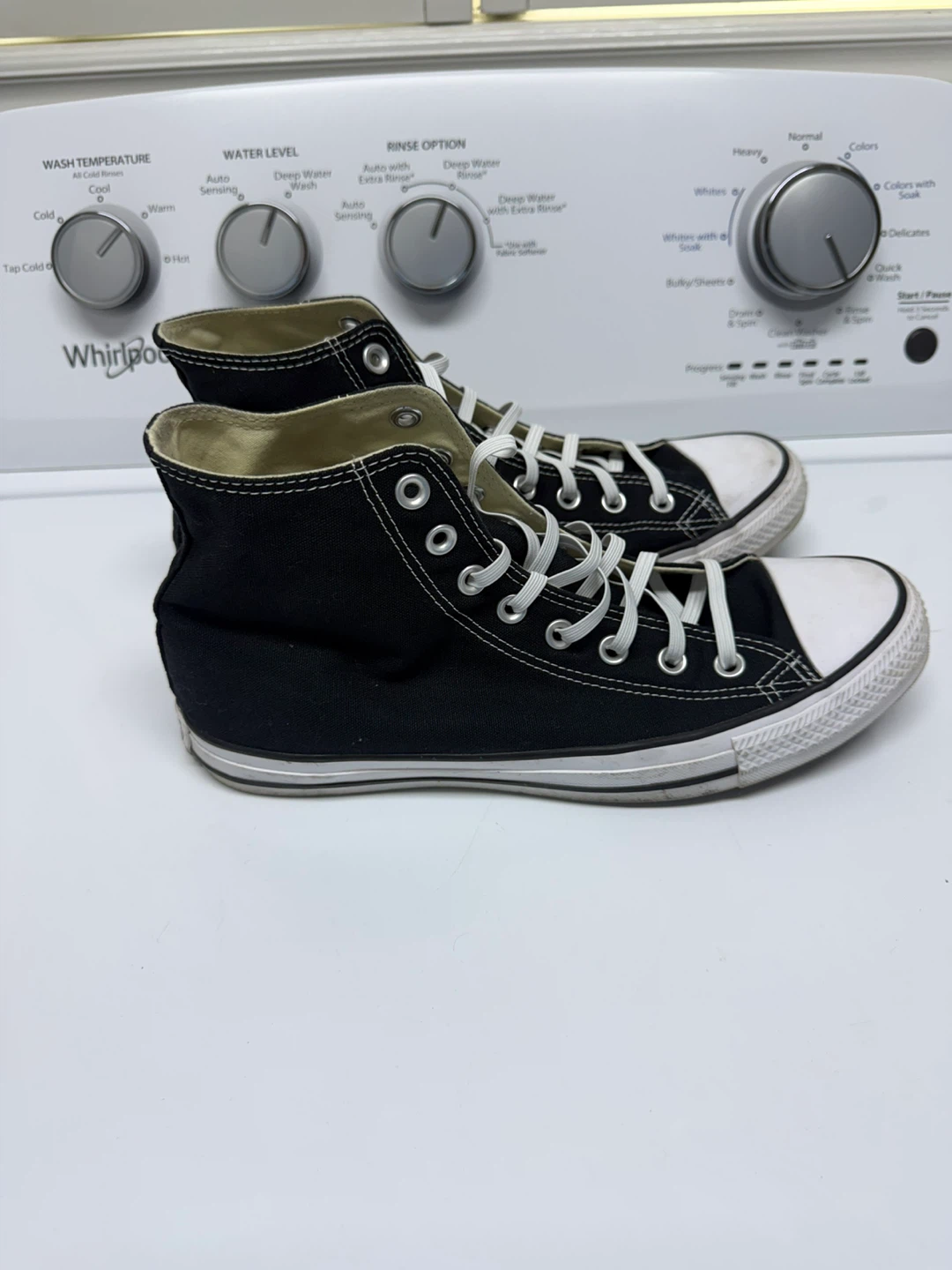 Converse Cuck Taylor high top - Men’s size 9.5 - photo 2