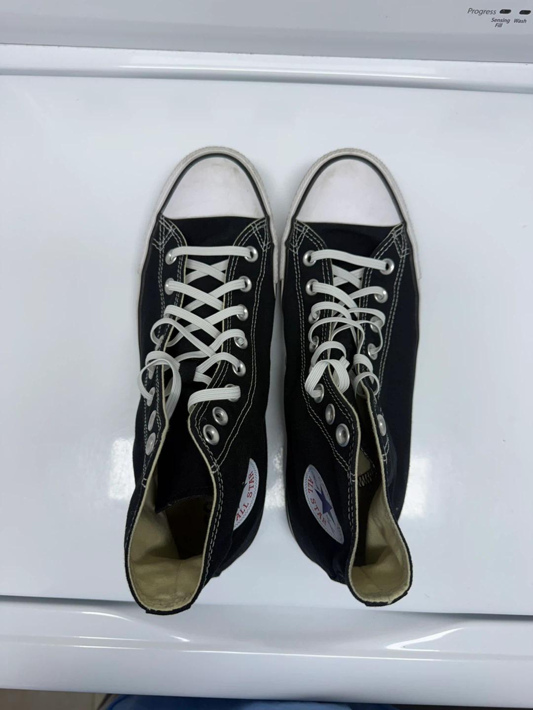 Converse Cuck Taylor high top - Men’s size 9.5 - photo 4