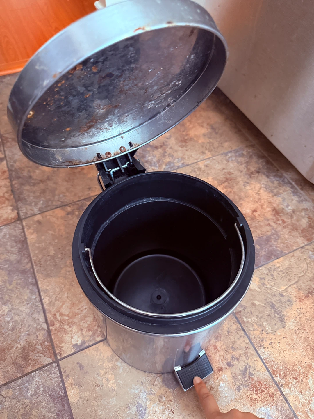 Stainless Steel Pedal Trash Can - photo 2