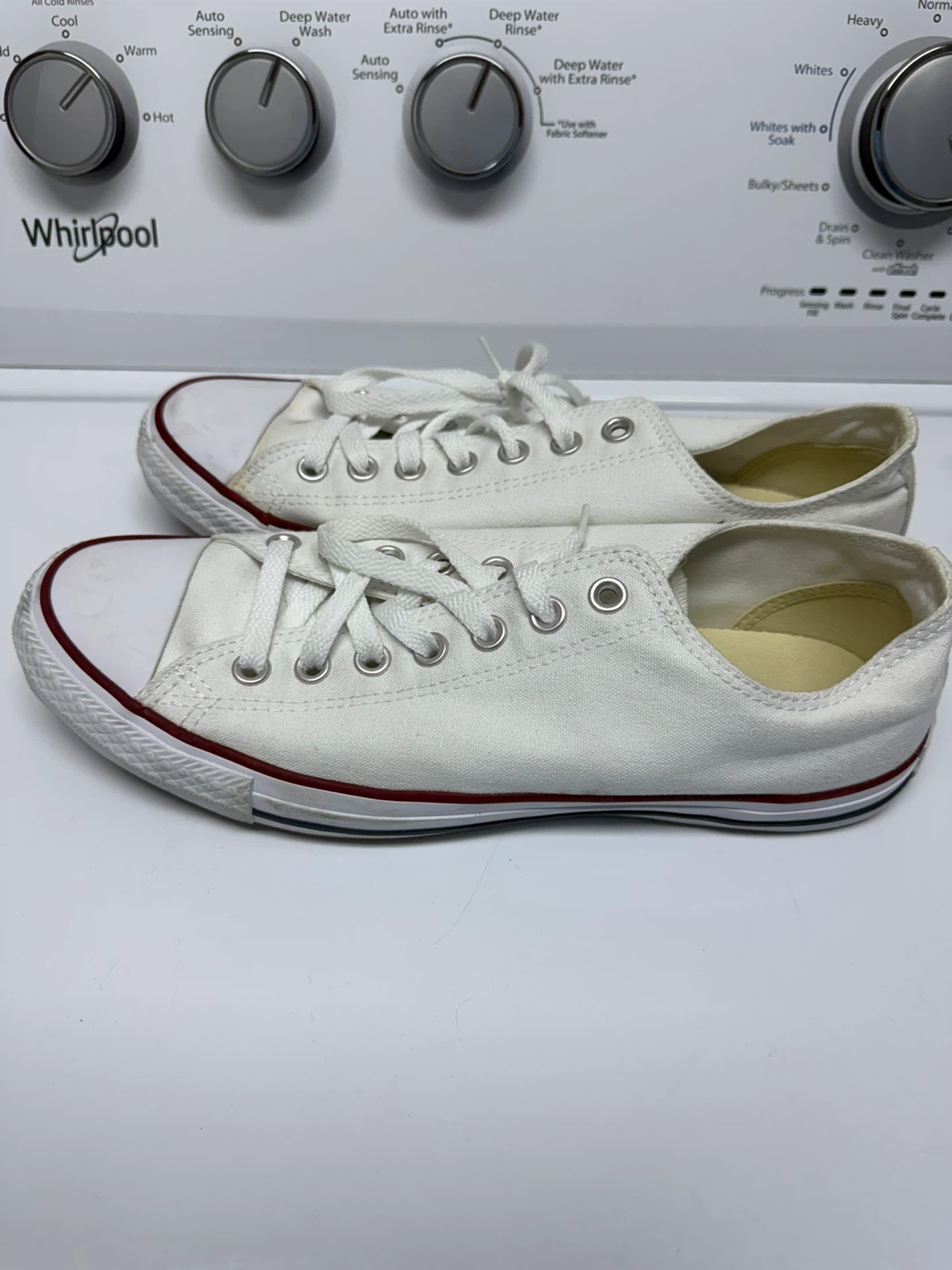 Converse Chuck Taylor Low Top Sneakers - Men’s size 9.5 - photo 2