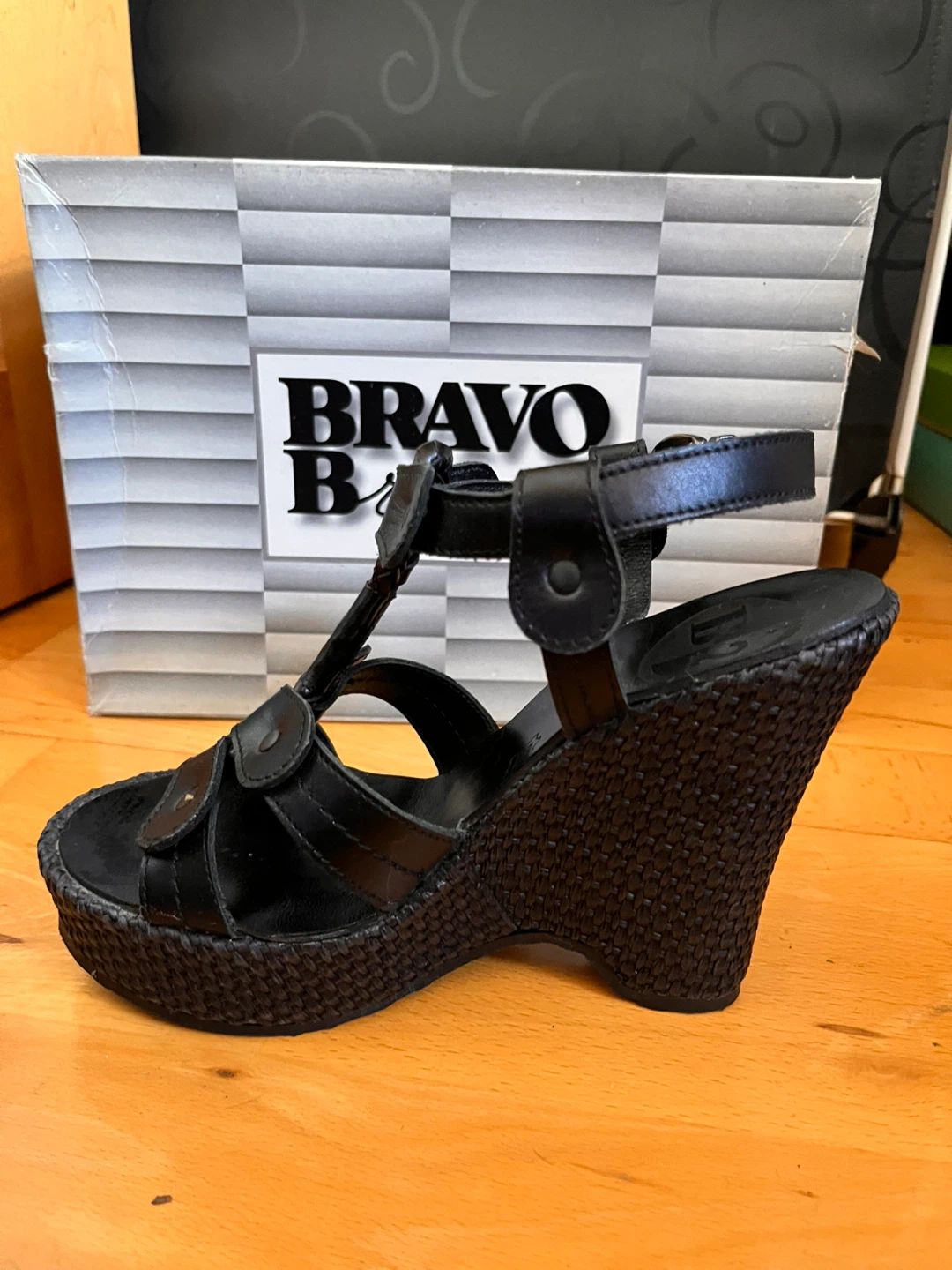NEW size 7 B Bravo Browns Black Wedge Sandals