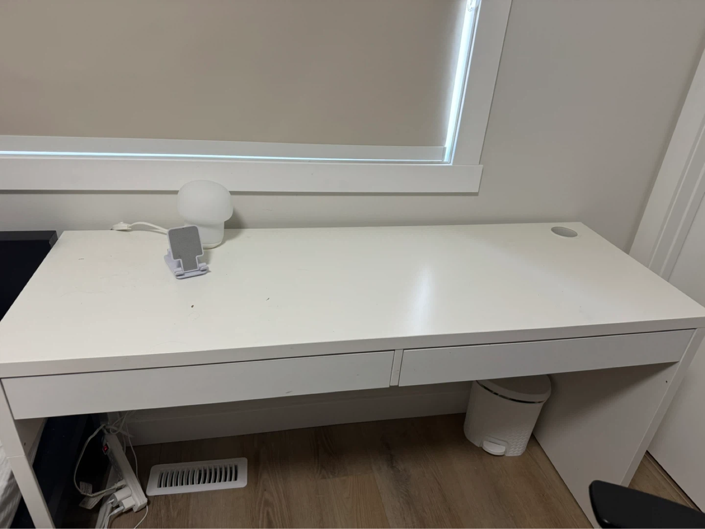 IKEA MICKE Desk – Clean & Compact!