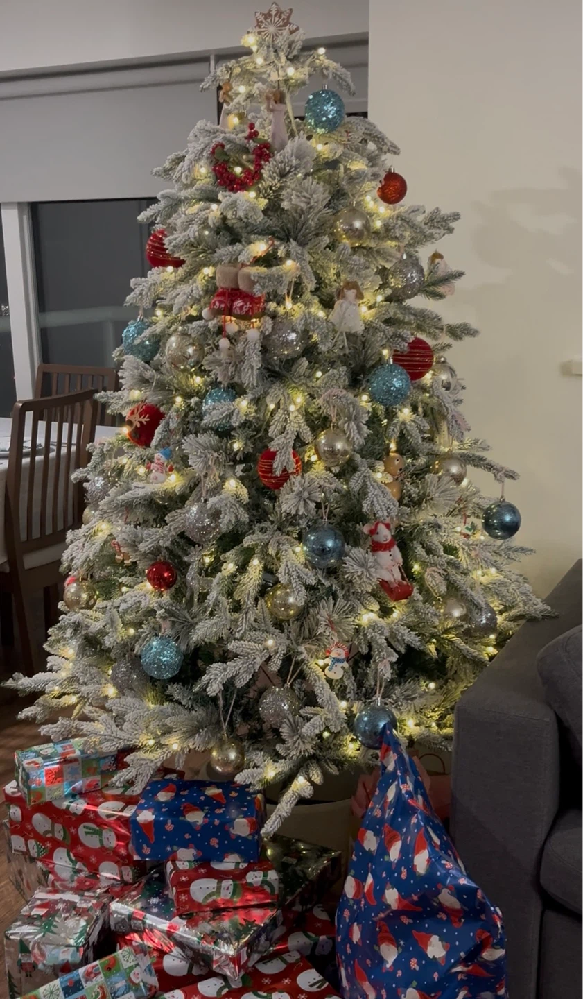 Pre-lit Flocked Christmas Tree without Ornaments - photo 2
