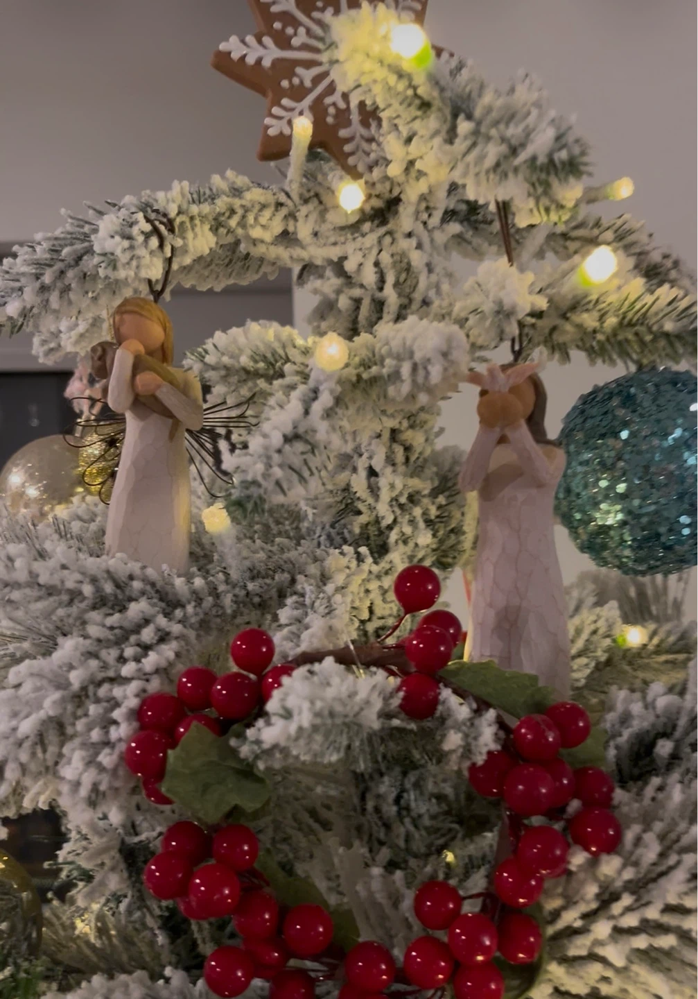 Pre-lit Flocked Christmas Tree without Ornaments - photo 5