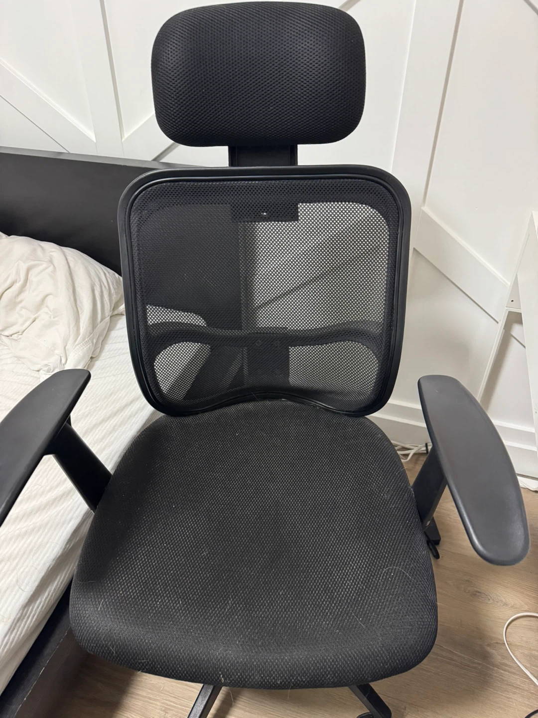 2 Ergonomic Chairs - photo 2