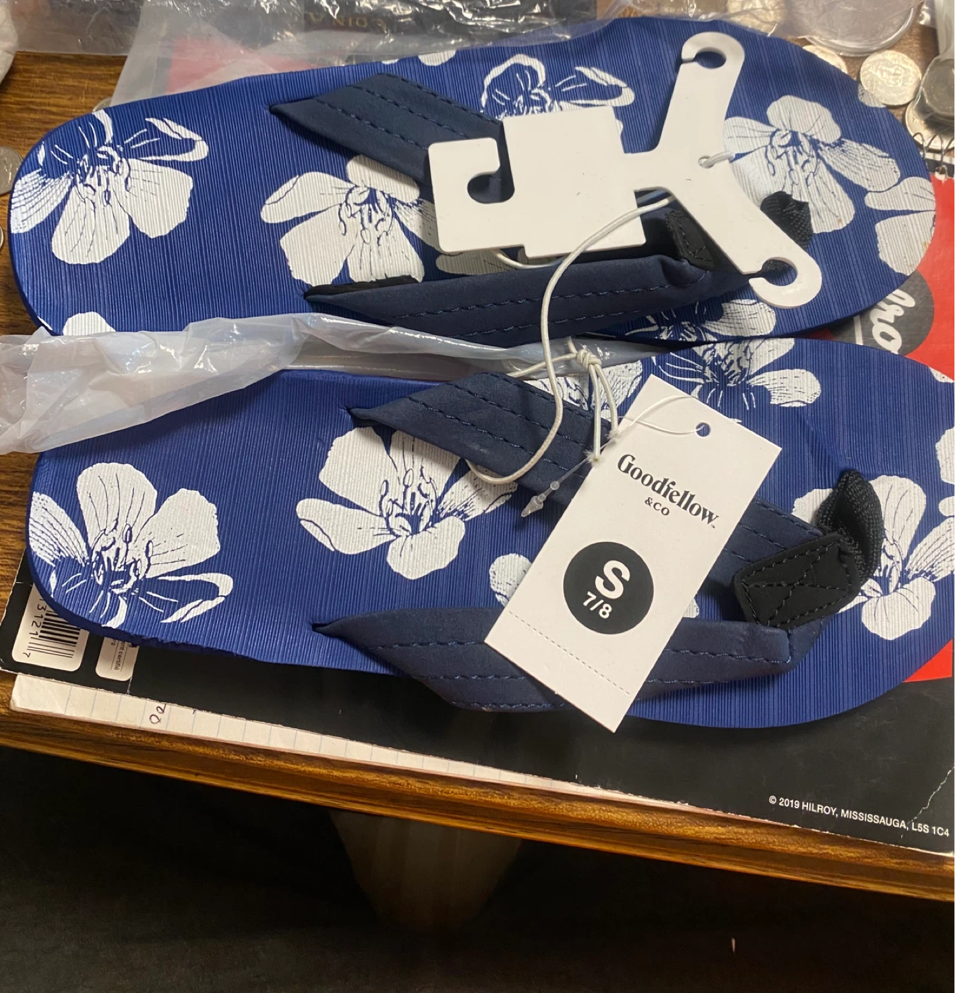Goodfellow & Co. Blue Floral Flip Flops Size S (7/8)