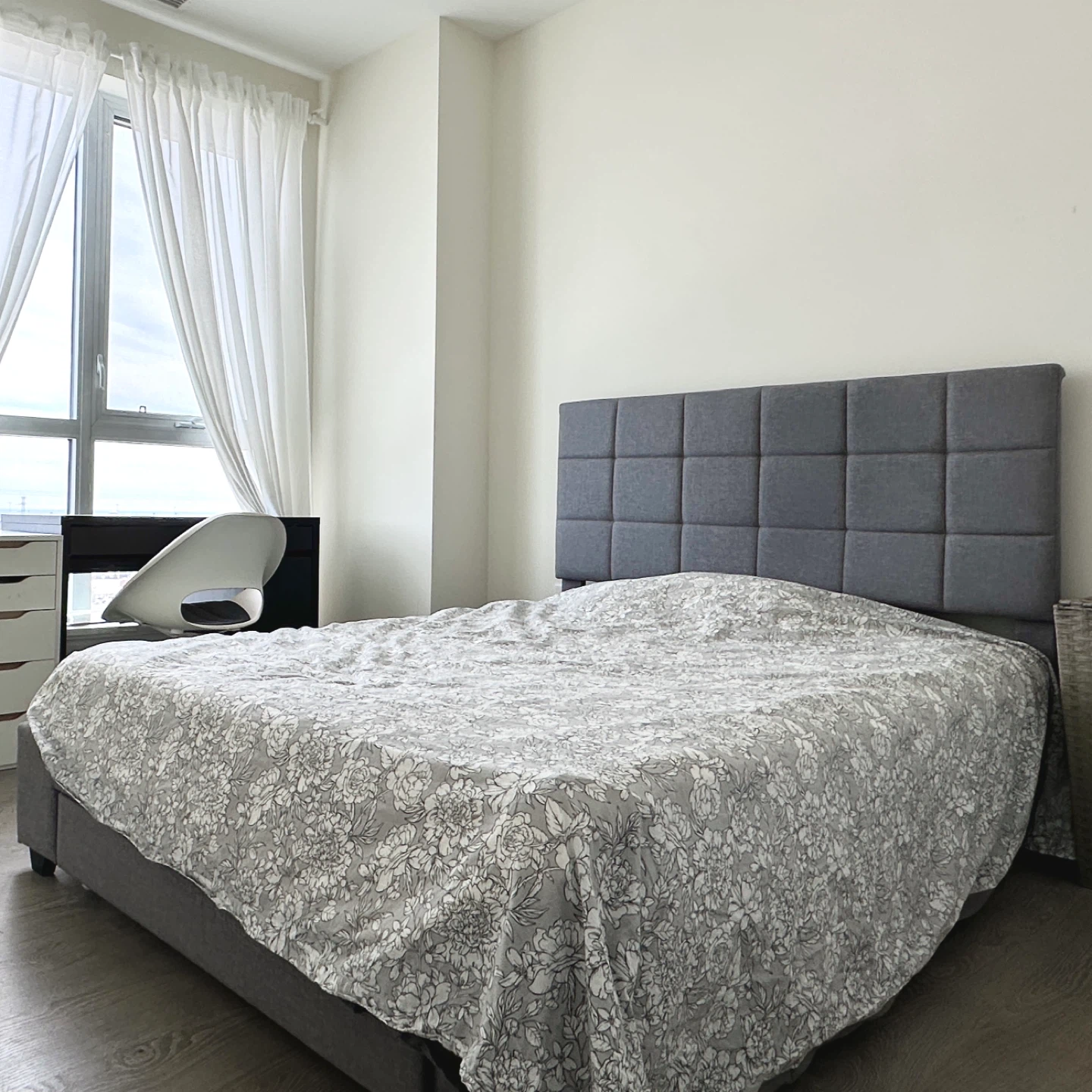 Bed with mattress - Queen size with storage