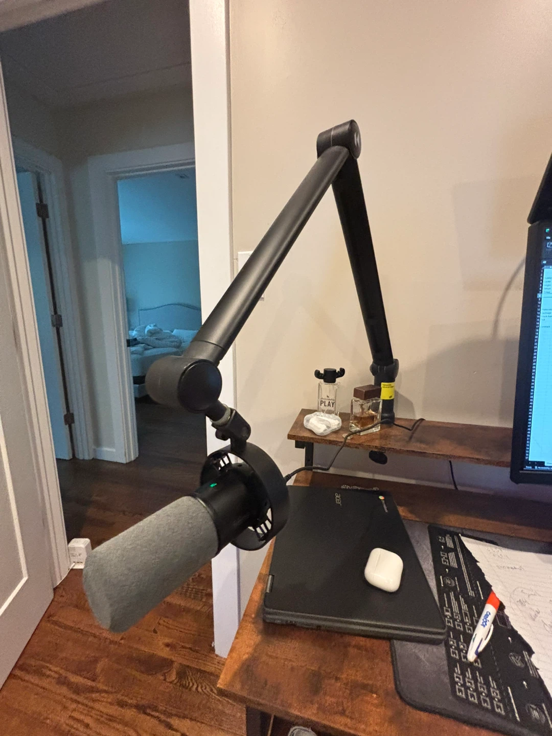FIFINE podcasting microphone with boom included