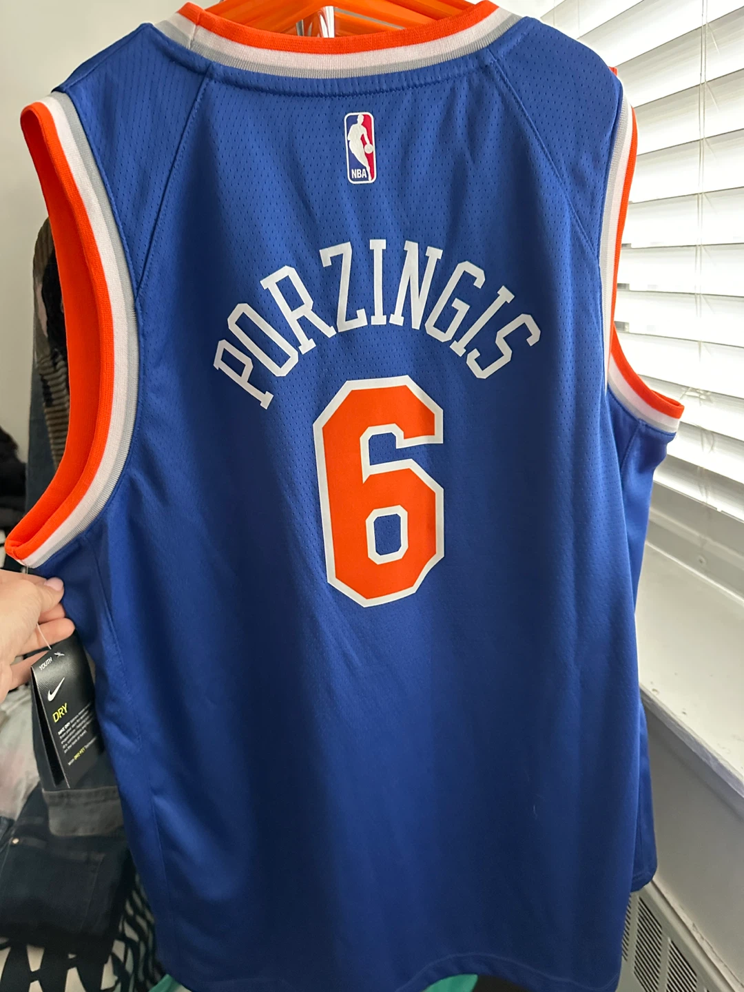 New York Knicks Porzingis #6 Youth Jersey XL - photo 2