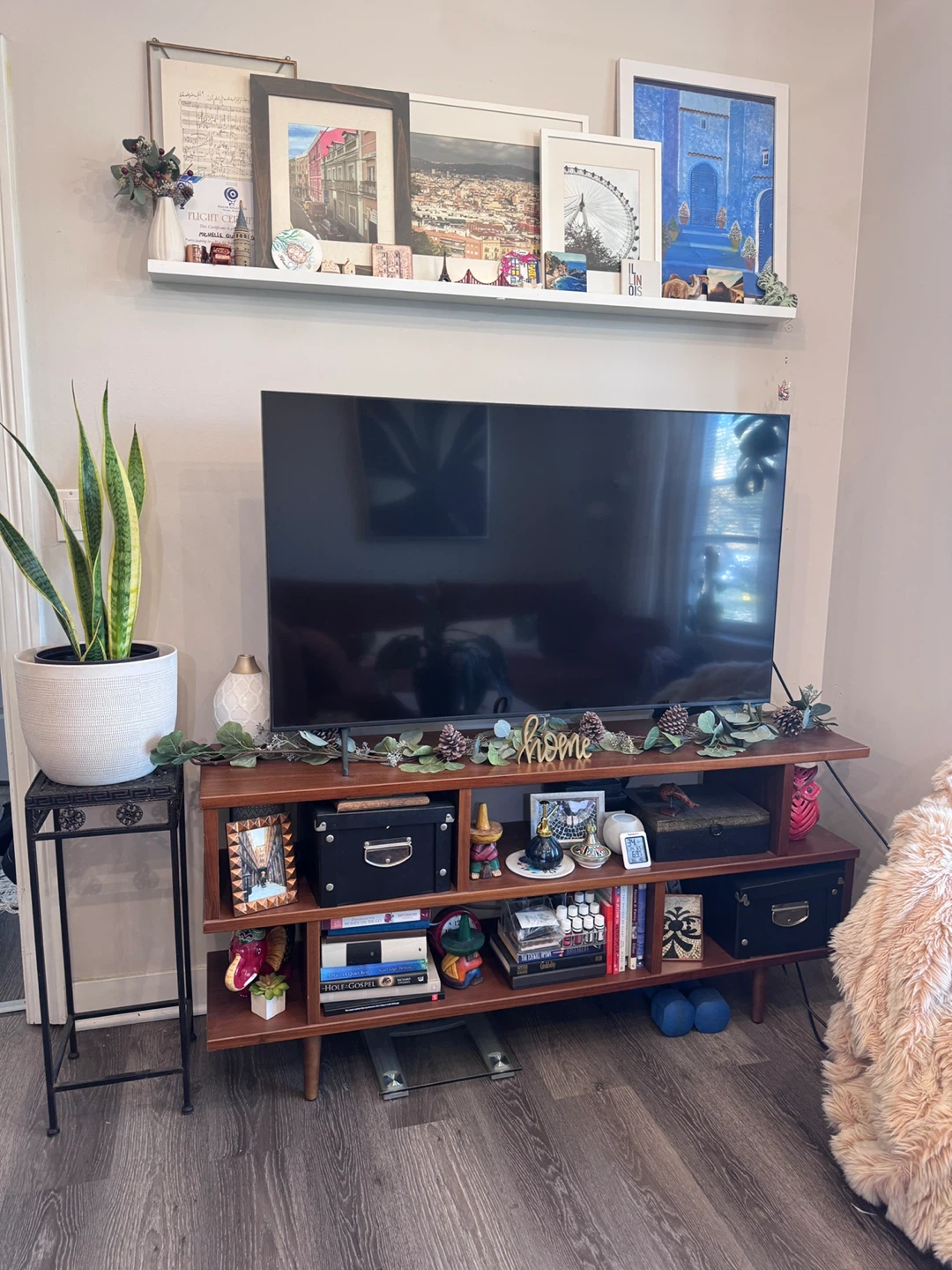 Mid-Century Modern Wood TV Stand - photo 4
