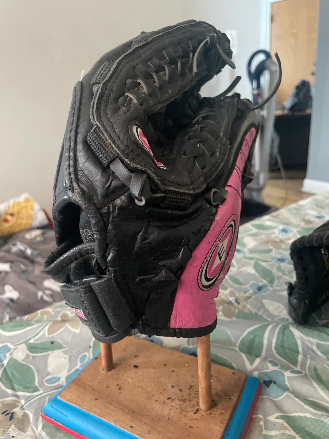 Easton Fastpitch Softball Glove - photo 2