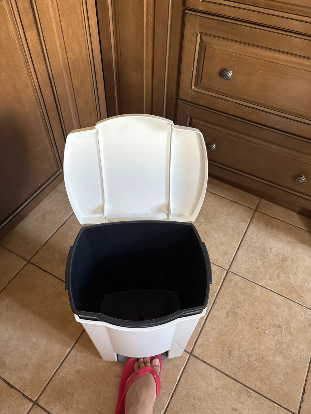 White Pedal Bin Trash Can - photo 2