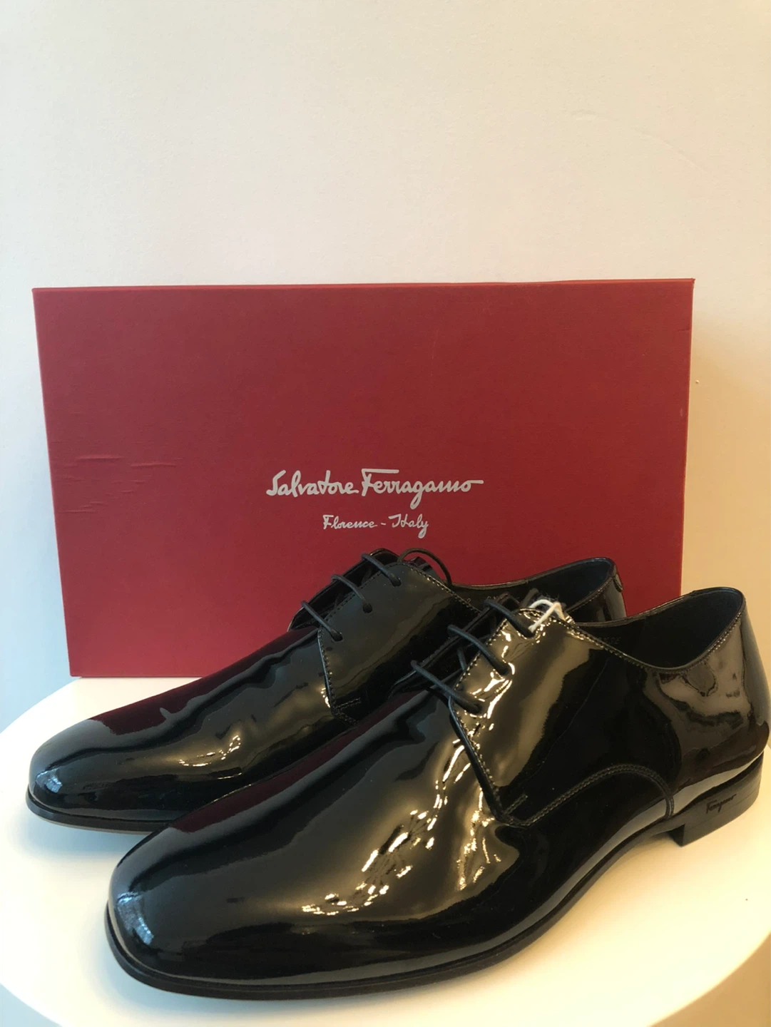 Brand new Ferragamo Black Patent Leather Oxford Shoes Size 6.5