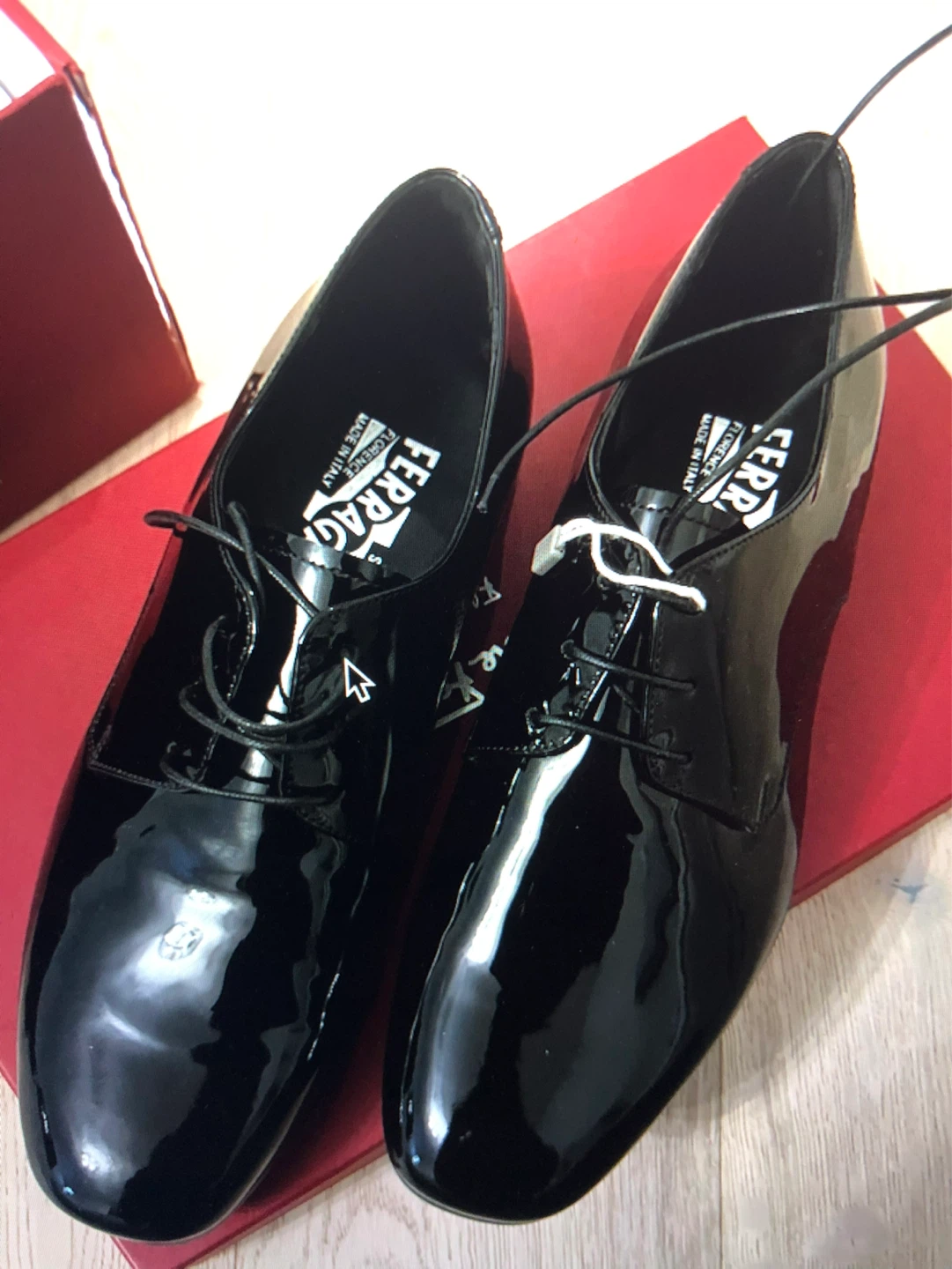 Brand new Ferragamo Black Patent Leather Oxford Shoes Size 6.5 - photo 2