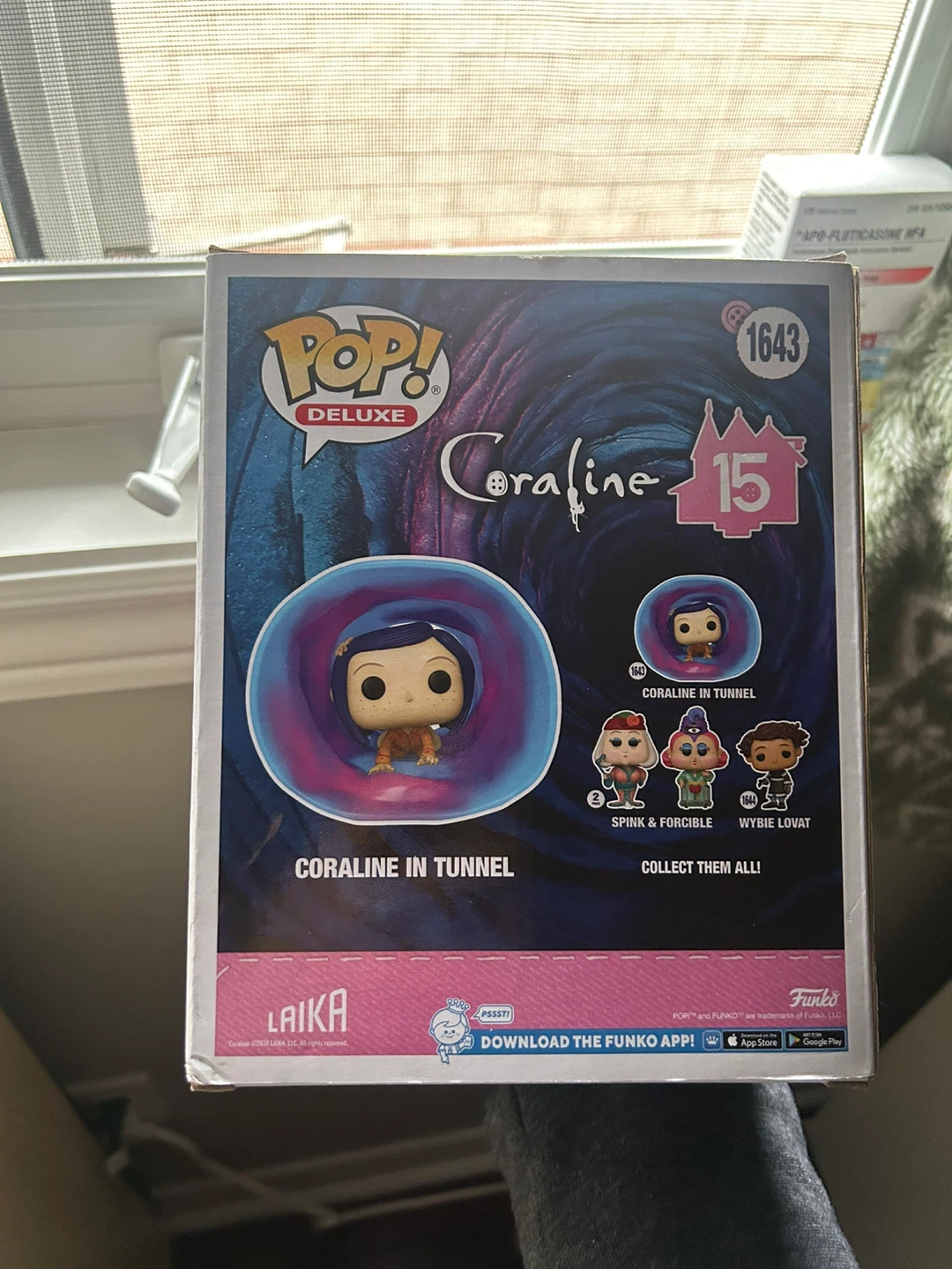 Funko Pop! Deluxe Coraline in Tunnel Vinyl Figure #1643 - photo 2