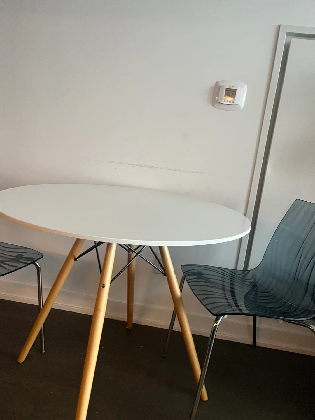 White Round Dining Table with chairs - photo 3