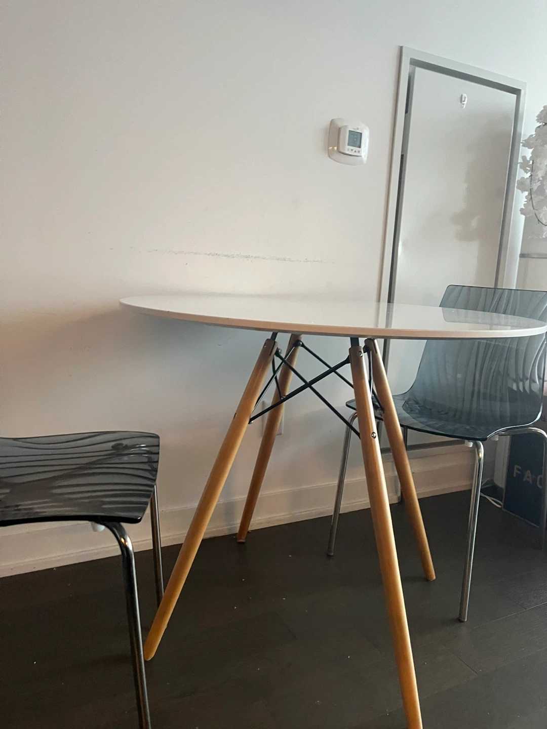 White Round Dining Table with chairs