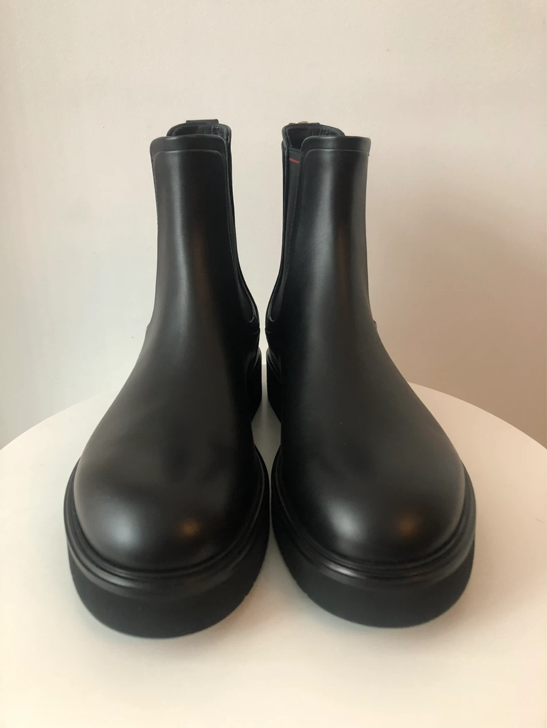 Salvatore Ferragamo Cezanne Black Leather Chelsea Boots Size 6.5