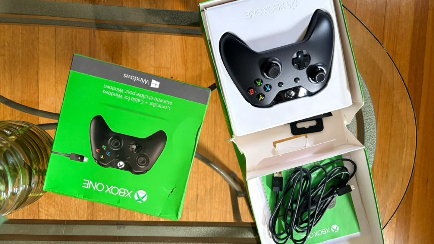 Two (2) Xbox One Wireless Controllers with USB Cable - photo 4