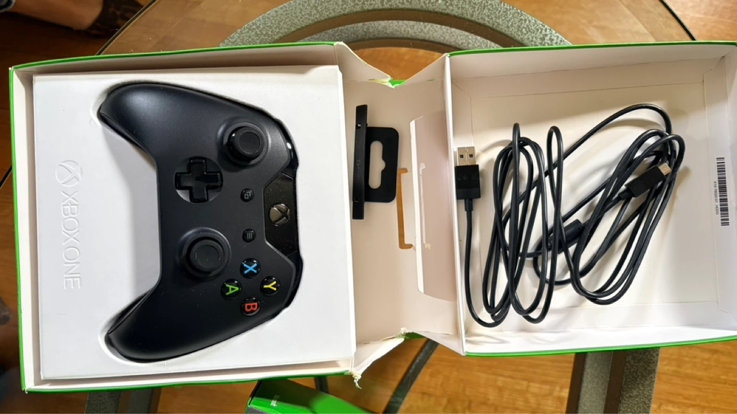 Two (2) Xbox One Wireless Controllers with USB Cable - photo 3